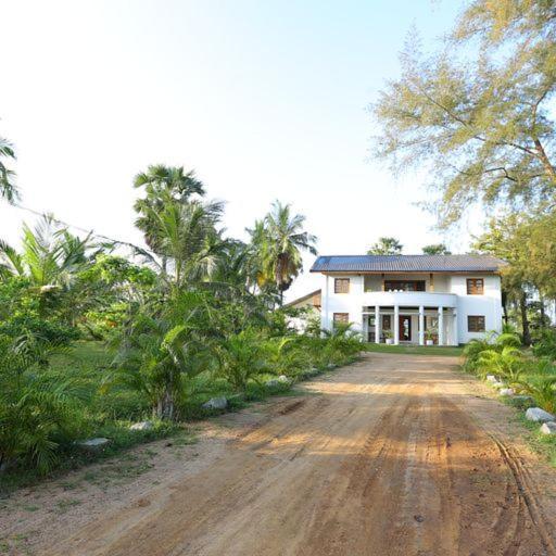 Готель Kayjay Palms Passikudah Екстер'єр фото