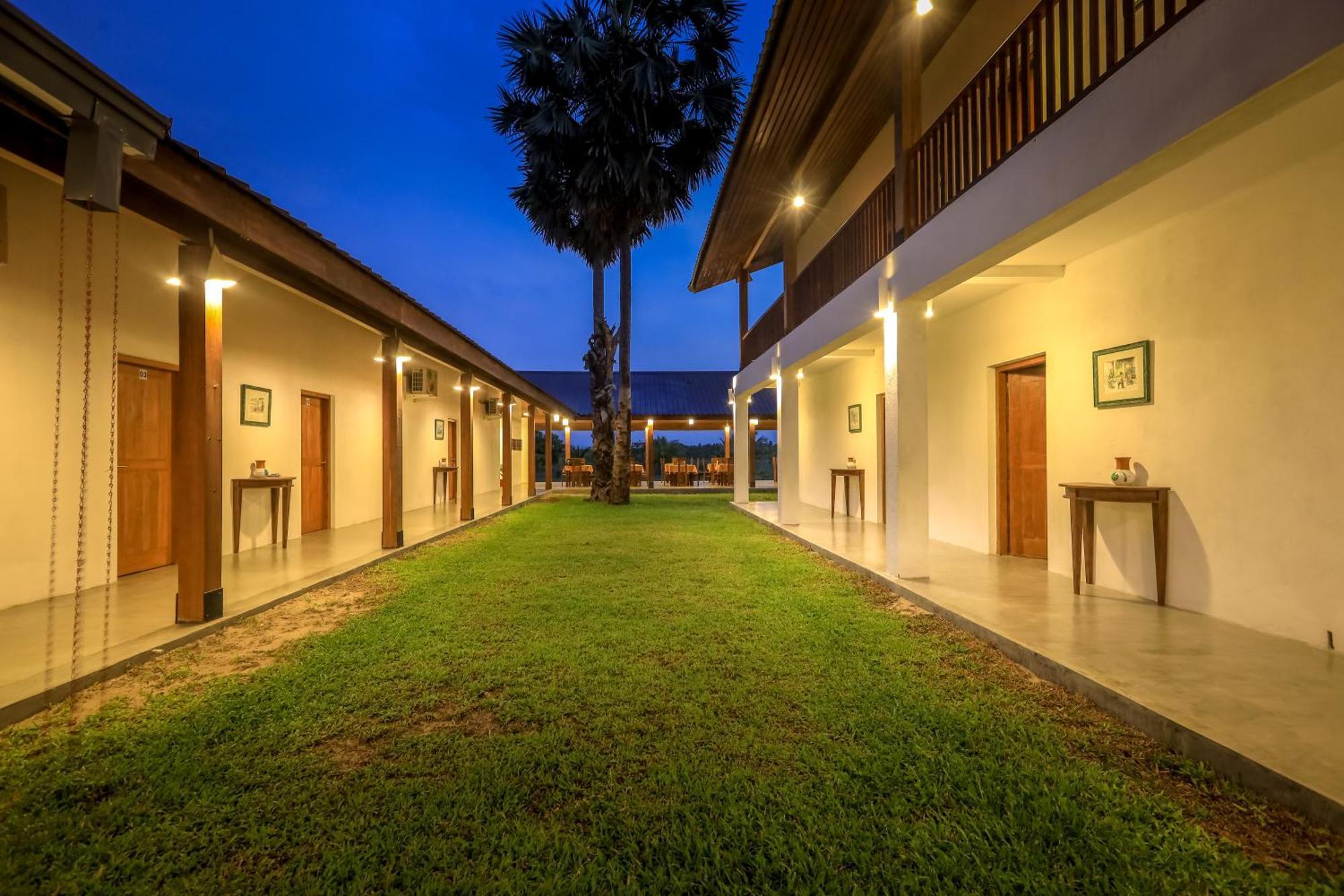 Готель Kayjay Palms Passikudah Екстер'єр фото